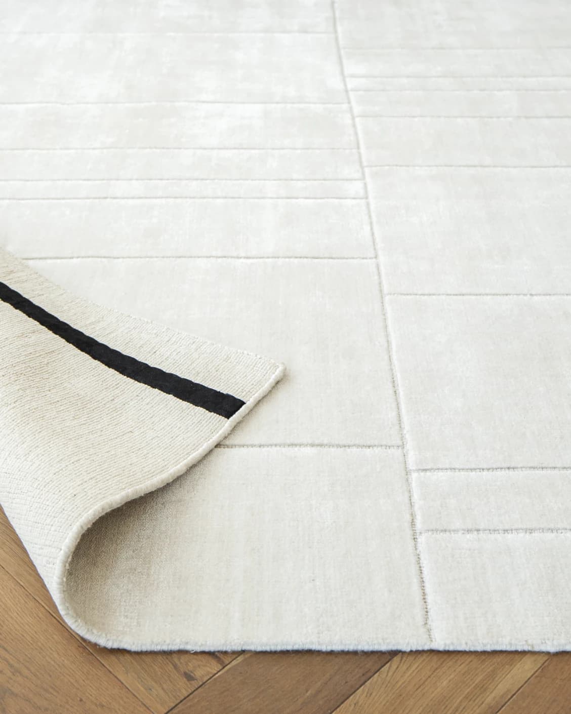 Elliot Bianca Round carpet in white and pearl, shown in a product close-up as image 6